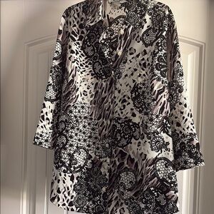 Elegant Black and White Patterned Women's Top